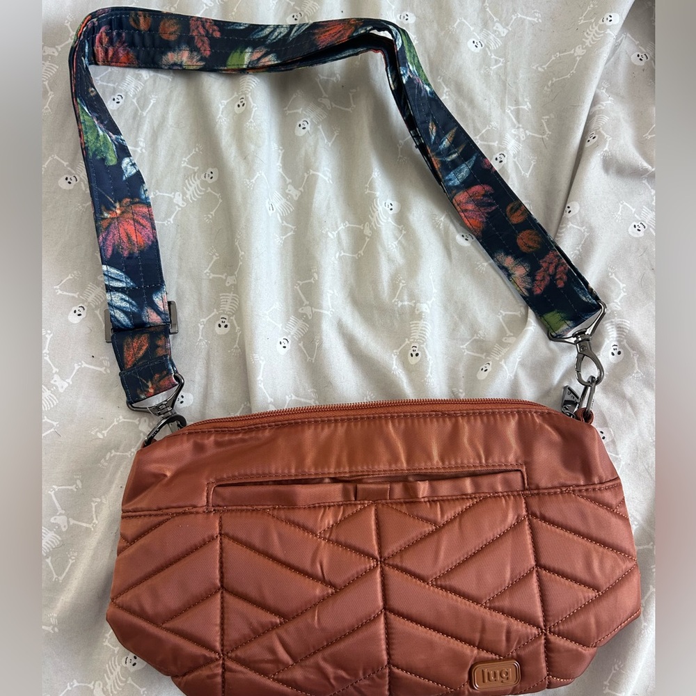 Lug flare crossbody